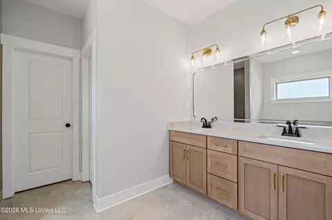 Bath - 3634 Kreunen St, Nesbit, MS 38651 photo 1 of 3