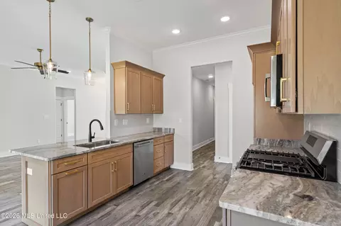 Kitchen - 3634 Kreunen St, Nesbit, MS 38651 photo 2 of 3