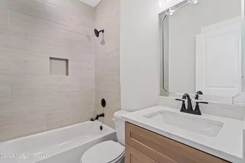 Bath - 3634 Kreunen St, Nesbit, MS 38651 photo 3 of 3