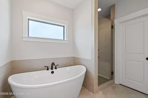 Bath - 3634 Kreunen St, Nesbit, MS 38651 photo 2 of 3