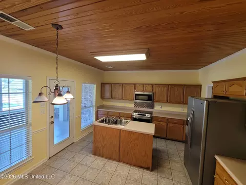Kitchen - 13165 Coldwater Dr, Olive Branch, MS 38654 photo 1 of 3