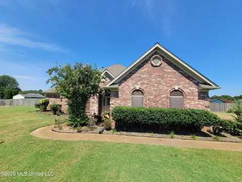 Exterior - 13165 Coldwater Dr, Olive Branch, MS 38654 photo 2 of 22