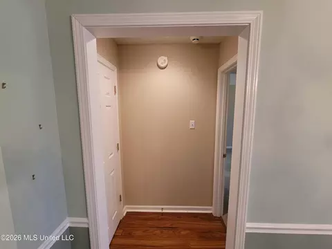 Entry Way - 13165 Coldwater Dr, Olive Branch, MS 38654 photo 2 of 7