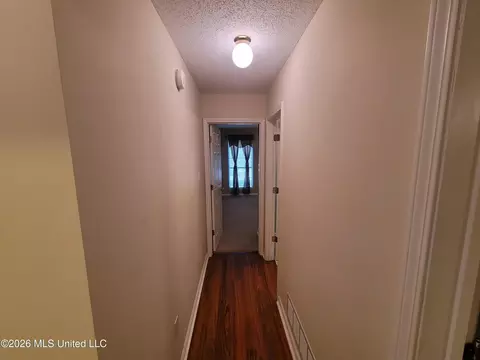 Entry Way - 13165 Coldwater Dr, Olive Branch, MS 38654 photo 3 of 7