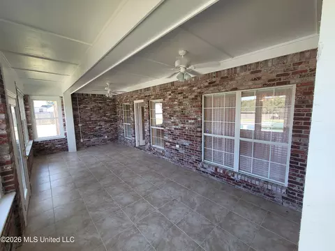 Exterior - 13165 Coldwater Dr, Olive Branch, MS 38654 photo 5 of 22
