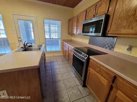 Kitchen - 13165 Coldwater Dr, Olive Branch, MS 38654 photo 3 of 3