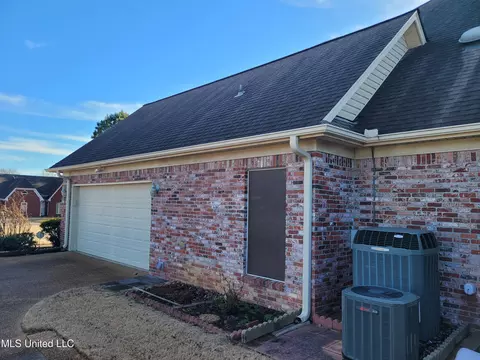 Exterior - 13165 Coldwater Dr, Olive Branch, MS 38654 photo 9 of 22