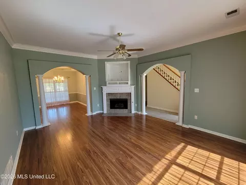 Living - 13165 Coldwater Dr, Olive Branch, MS 38654 photo 1 of 4