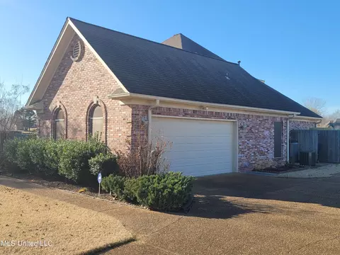 Exterior - 13165 Coldwater Dr, Olive Branch, MS 38654 photo 11 of 22