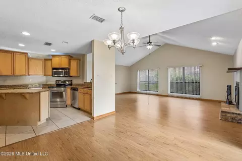 Living - 682 Oahu St, Diamondhead, MS 39525 photo 1 of 4