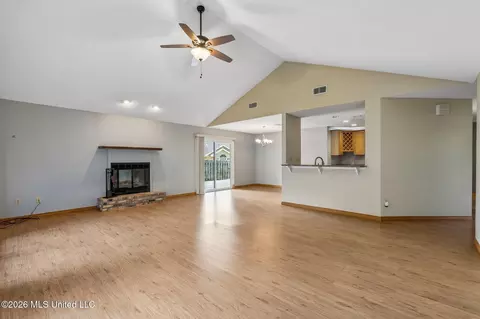 Living - 682 Oahu St, Diamondhead, MS 39525 photo 2 of 4