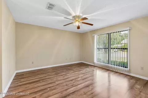 Living - 682 Oahu St, Diamondhead, MS 39525 photo 4 of 4