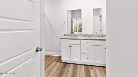 Entry Way - 18441 Spring Hill Dr, Saucier, MS 39574 photo 7 of 10