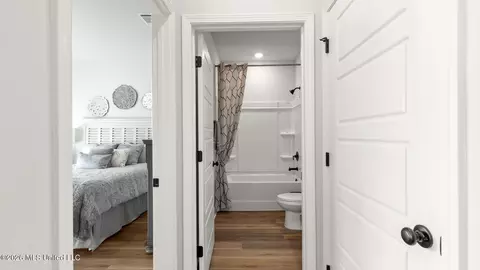 Entry Way - 18447 Spring Hill Dr, Saucier, MS 39574 photo 6 of 9
