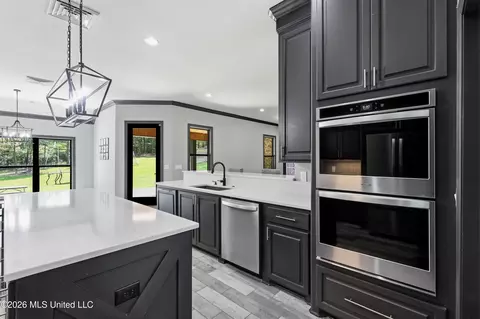 Kitchen - 113 Trails End, Flora, MS 39071 photo 3 of 4