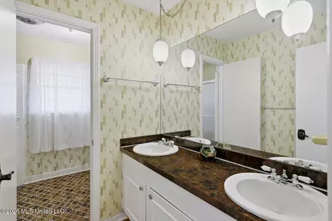 Bath - 5270 Telfair Pl, Jackson, MS 39206 photo 3 of 4