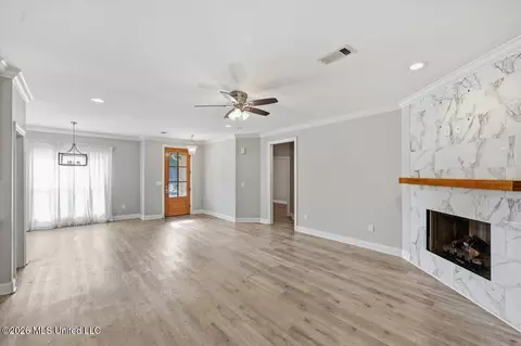 Living - 580 Hickory Pl, Brandon, MS 39047 photo 2 of 5