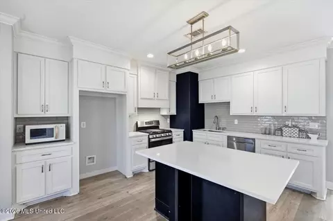 Kitchen - 580 Hickory Pl, Brandon, MS 39047 photo 1 of 2