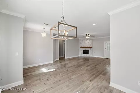 Living - 580 Hickory Pl, Brandon, MS 39047 photo 4 of 5