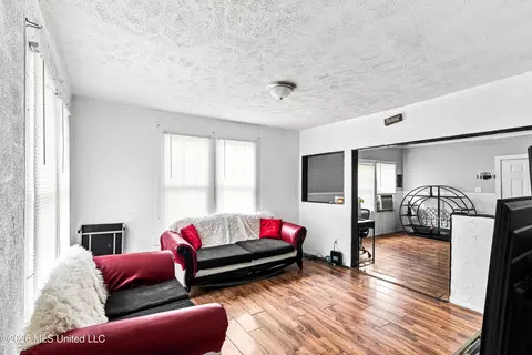 Living - 200 Stokes Robertson Rd, Jackson, MS 39212 photo 1 of 1