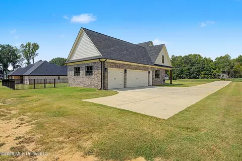 Exterior - 5042 Sophia Ln, Hernando, MS 38632 photo 4 of 12