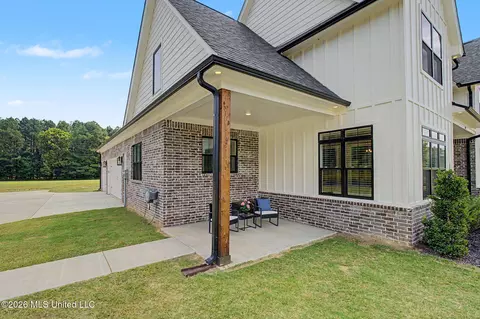 Exterior - 5042 Sophia Ln, Hernando, MS 38632 photo 6 of 12