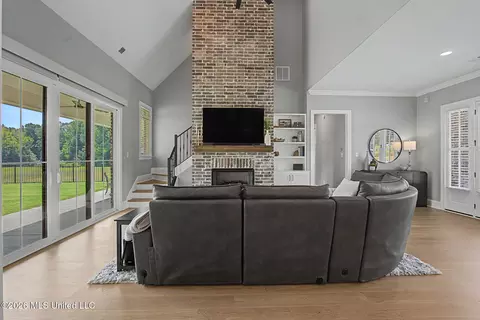 Living - 5042 Sophia Ln, Hernando, MS 38632 photo 3 of 3