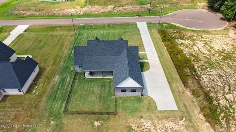View/Area - 5042 Sophia Ln, Hernando, MS 38632 photo 3 of 5