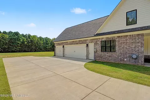 Exterior - 5042 Sophia Ln, Hernando, MS 38632 photo 5 of 12