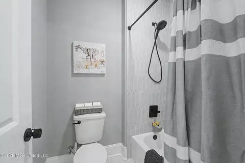 Bath - 5042 Sophia Ln, Hernando, MS 38632 photo 6 of 6