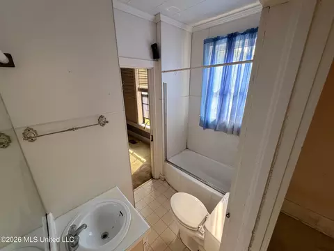 Bath - 29 South St, Grenada, MS 38901 photo 2 of 2