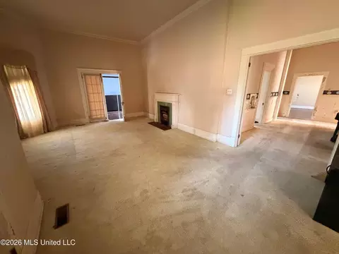 Living - 29 South St, Grenada, MS 38901 photo 3 of 4