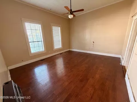 Living - 29 South St, Grenada, MS 38901 photo 1 of 4