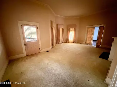 Living - 29 South St, Grenada, MS 38901 photo 2 of 4