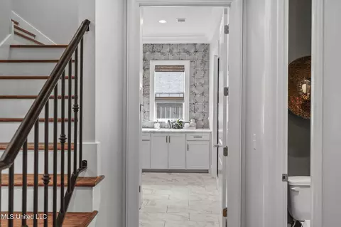 Entry Way - 156 Latter Rayne Dr, Flowood, MS 39232 photo 5 of 7