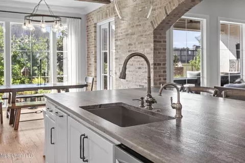Kitchen - 156 Latter Rayne Dr, Flowood, MS 39232 photo 5 of 7