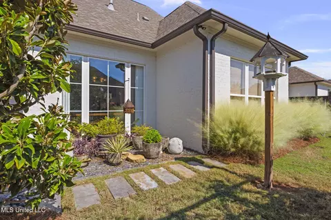 Exterior - 156 Latter Rayne Dr, Flowood, MS 39232 photo 8 of 10