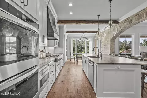 Kitchen - 156 Latter Rayne Dr, Flowood, MS 39232 photo 4 of 7