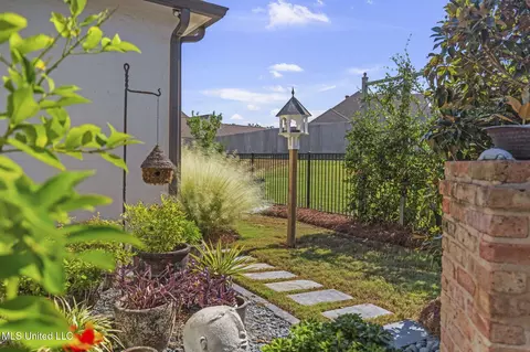 Exterior - 156 Latter Rayne Dr, Flowood, MS 39232 photo 7 of 10