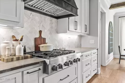Kitchen - 156 Latter Rayne Dr, Flowood, MS 39232 photo 6 of 7