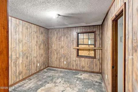 Bedroom - 4029 NW Athens Trl, Wesson, MS 39191 photo 2 of 3