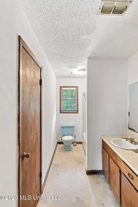 Bath - 4029 NW Athens Trl, Wesson, MS 39191 photo 1 of 2
