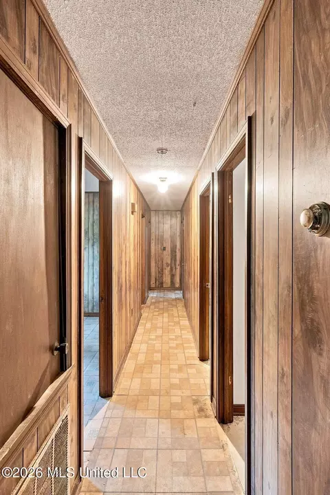 Entry Way - 4029 NW Athens Trl, Wesson, MS 39191 photo 1 of 1