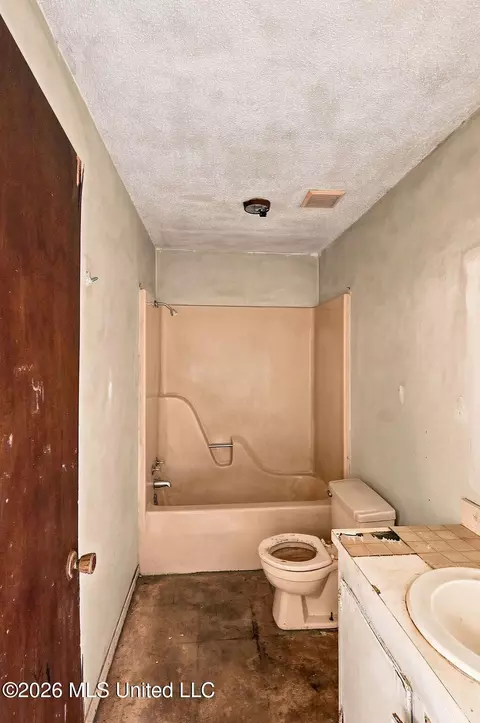 Bath - 4029 NW Athens Trl, Wesson, MS 39191 photo 2 of 2