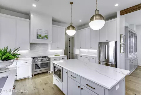 Kitchen - 109 Water St, Madison, MS 39110 photo 2 of 6