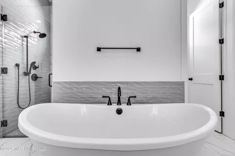 Bath - 109 Water St, Madison, MS 39110 photo 6 of 7