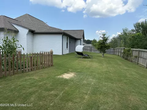 Exterior - 168 Grace Dr, Flowood, MS 39232 photo 5 of 9