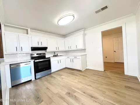 Kitchen - 216 6th Ave, Magee, MS 39111 photo 1 of 2