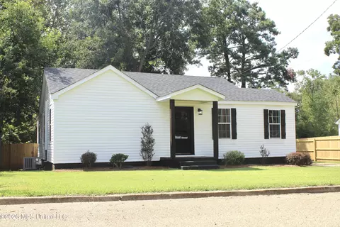 Exterior - 216 6th Ave, Magee, MS 39111 photo 2 of 8