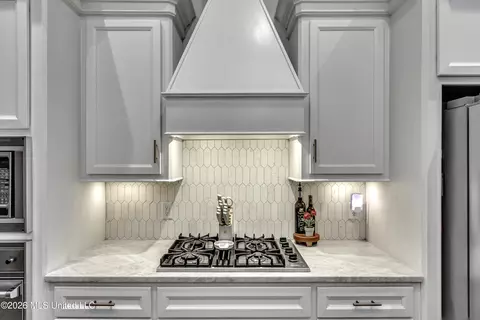 Kitchen - 156 Sonnett Cir, Madison, MS 39110 photo 4 of 6